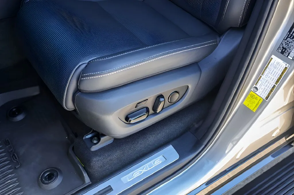 Lexus GX photo 8