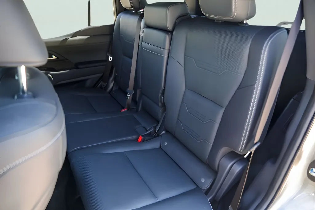 Lexus GX photo 26
