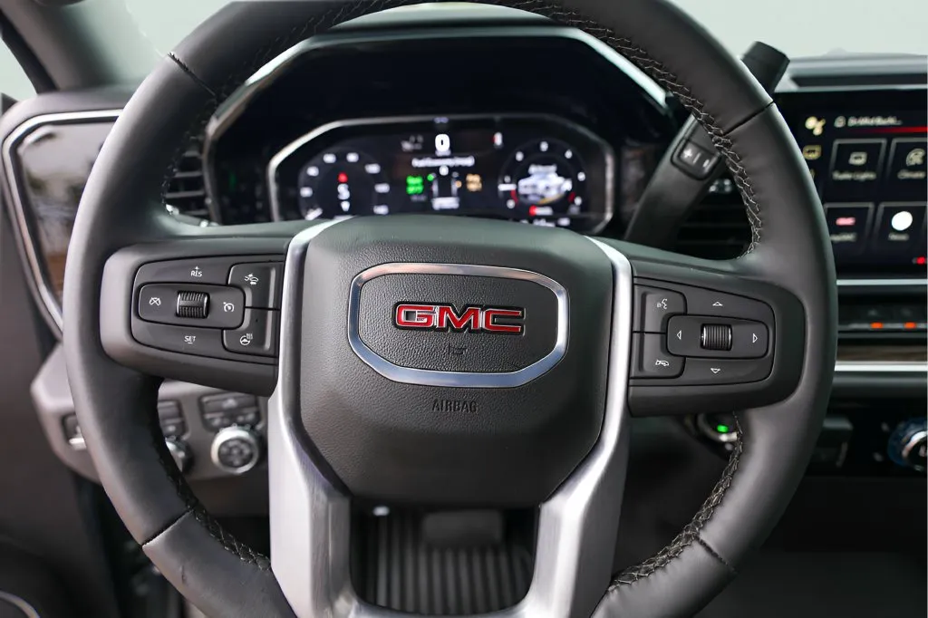 GMC Sierra photo 14
