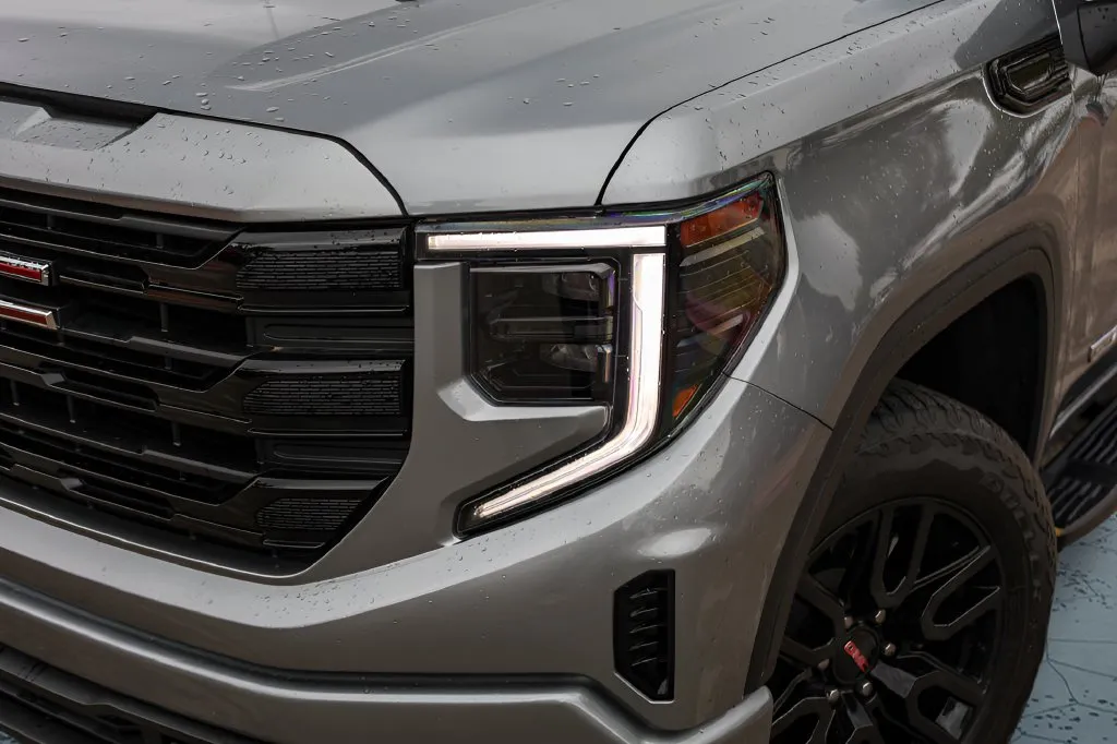 GMC Sierra photo 2