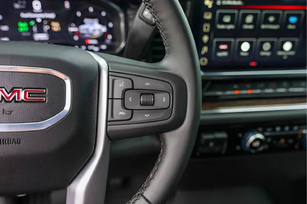 GMC Sierra photo 15