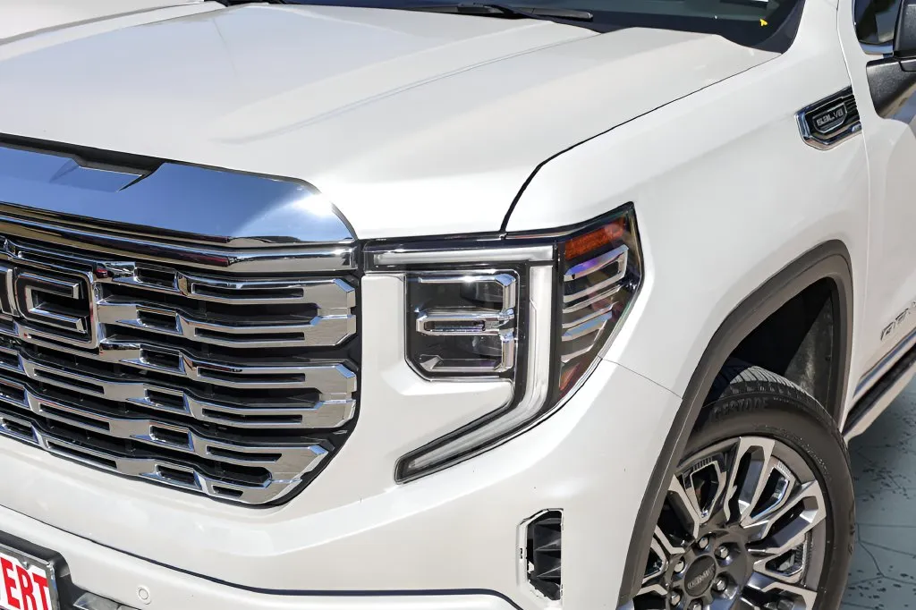 GMC Sierra photo 2