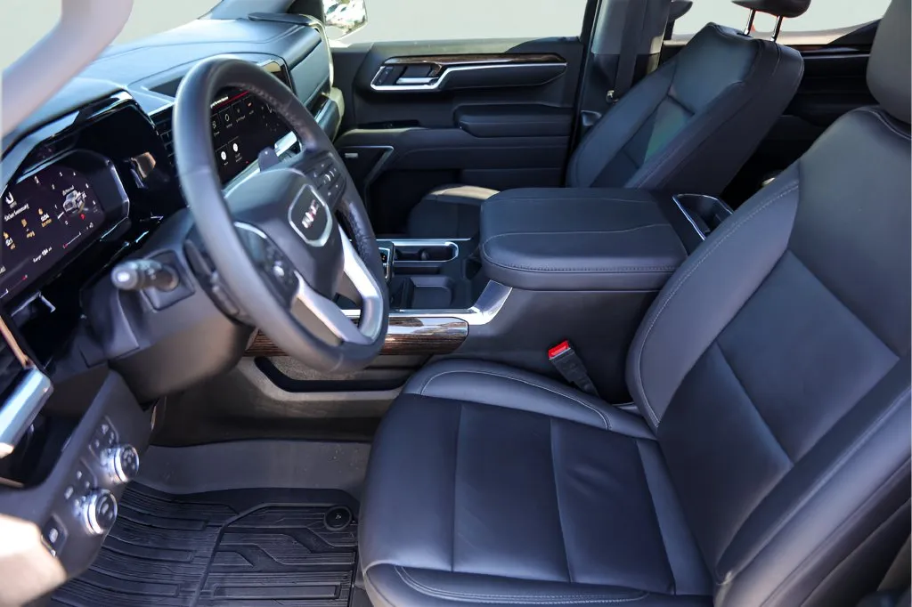 GMC Sierra photo 11