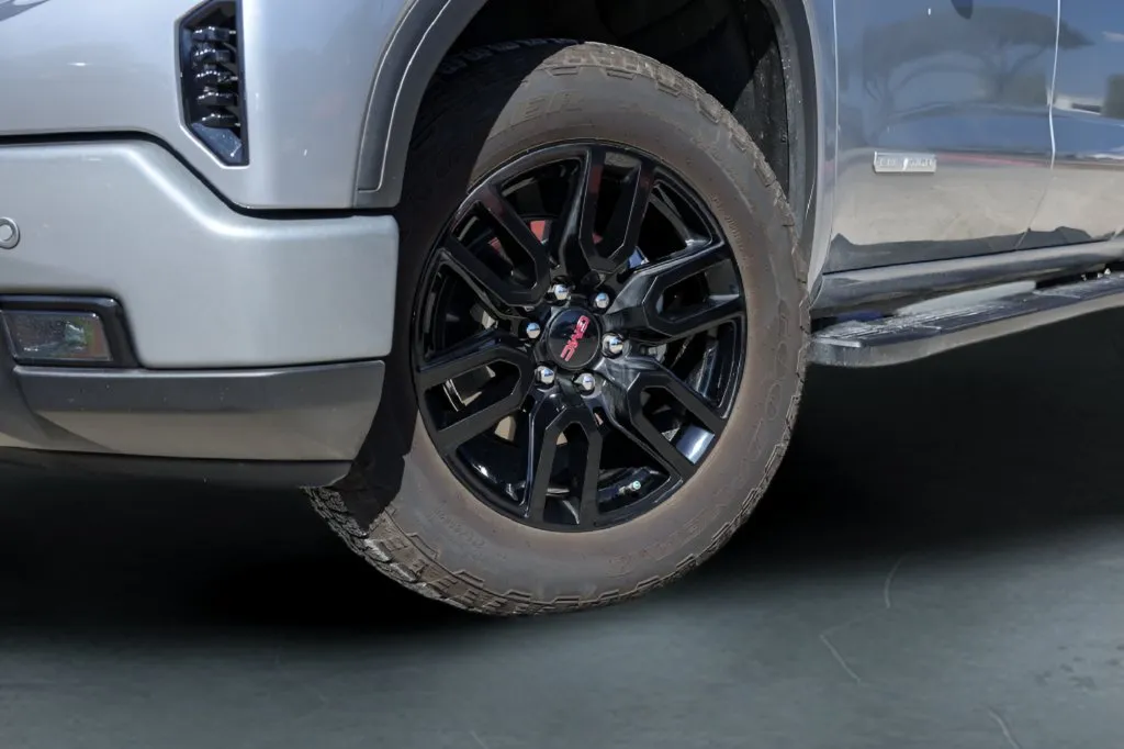 GMC Sierra photo 3