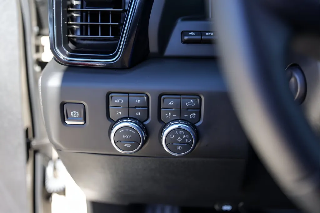 GMC Sierra photo 17