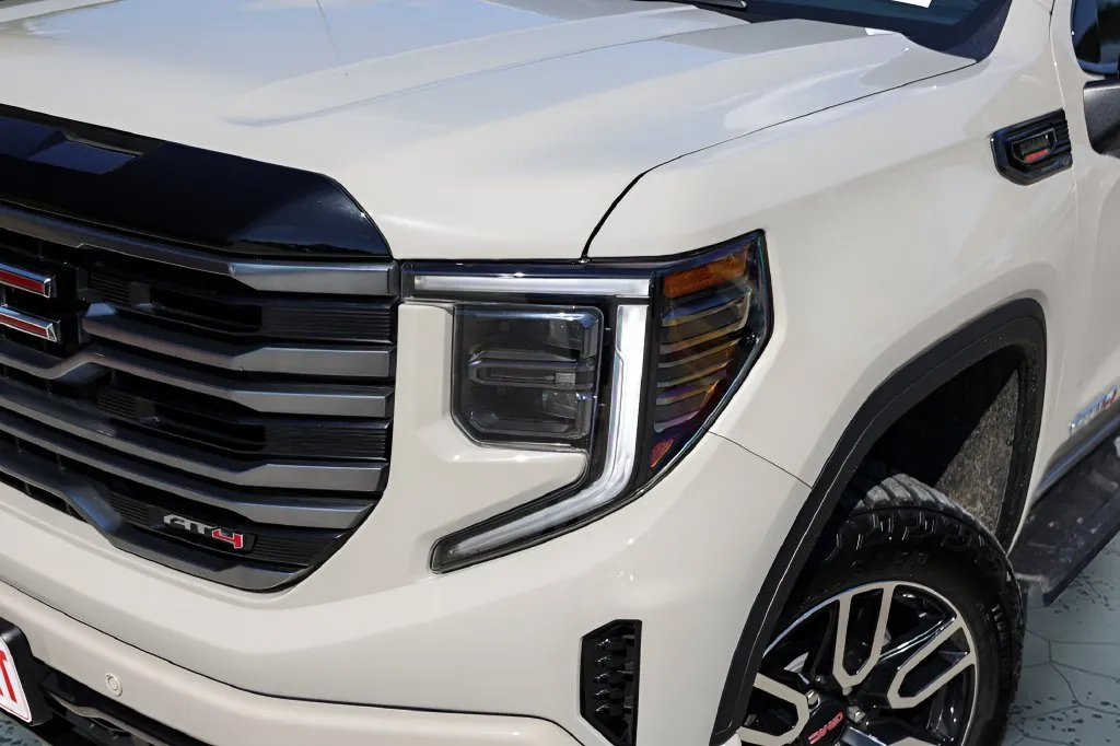 GMC Sierra photo 2