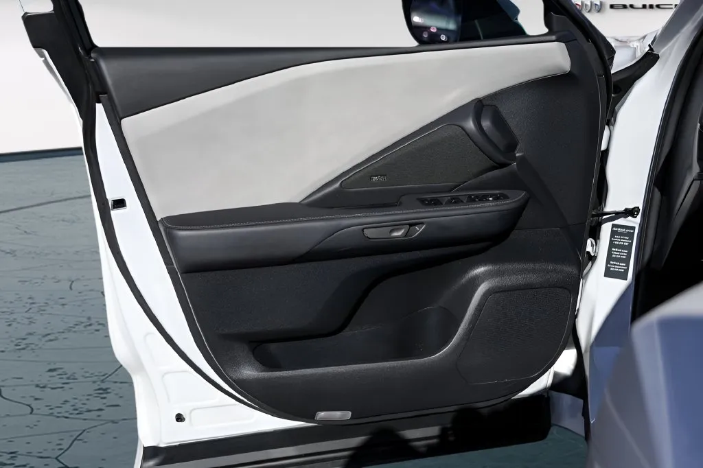 Lexus TX photo 25