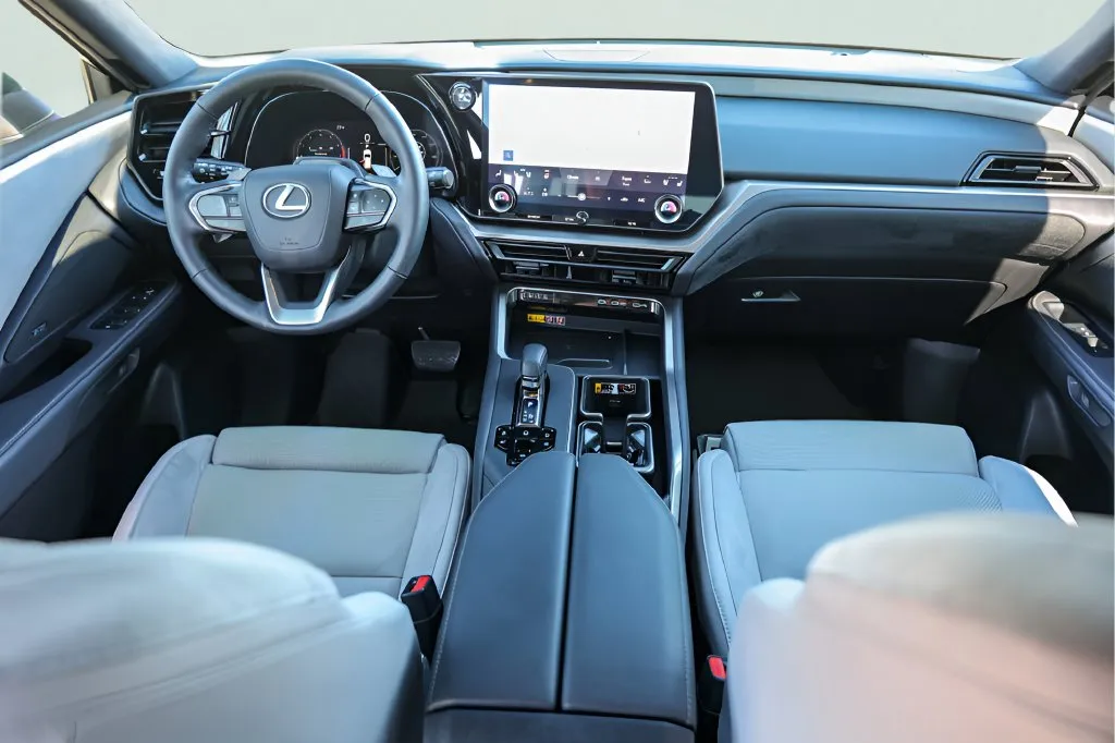 Lexus TX photo 28