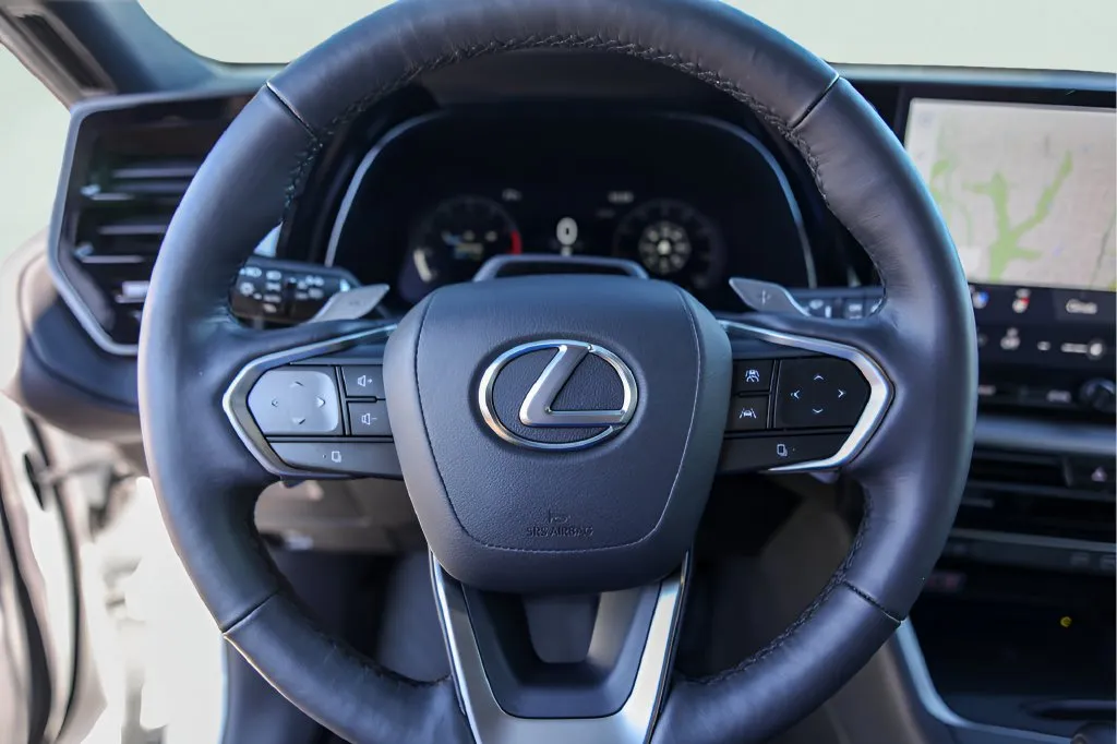 Lexus TX photo 14