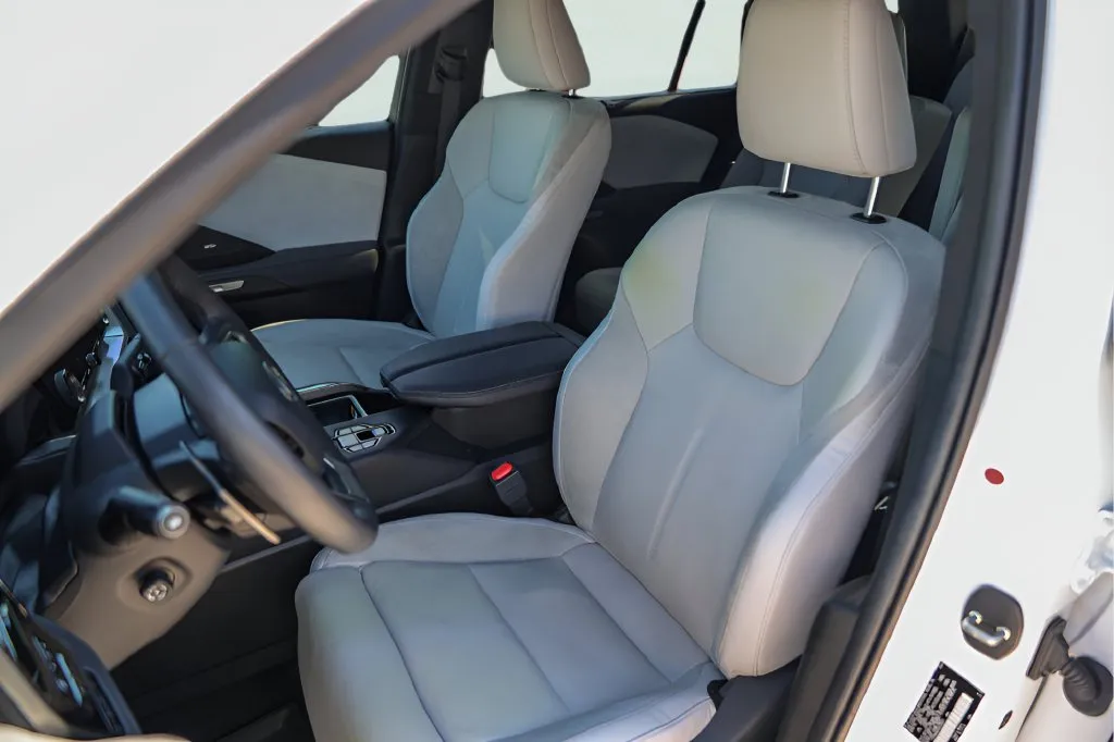 Lexus TX photo 9