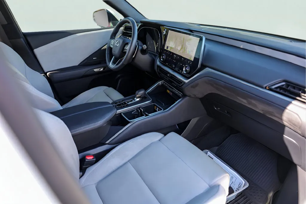 Lexus TX photo 32