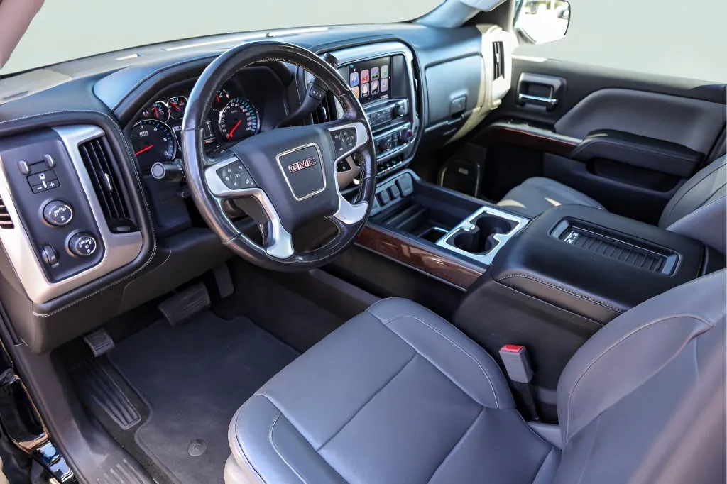 GMC Sierra photo 12