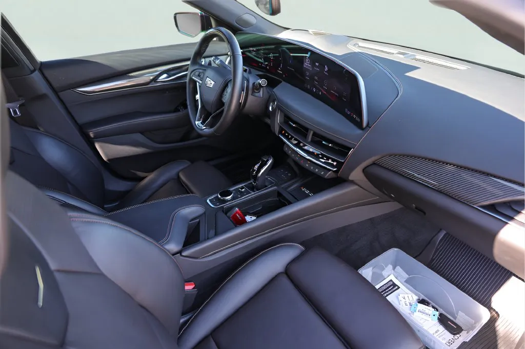 Cadillac CT5 photo 31