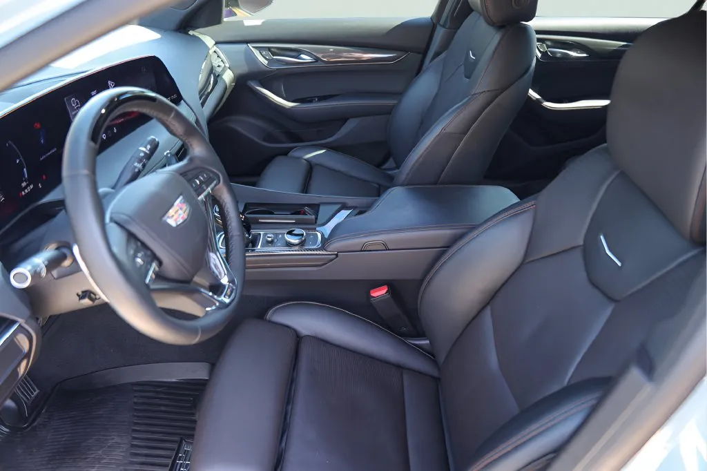 Cadillac CT5 photo 11