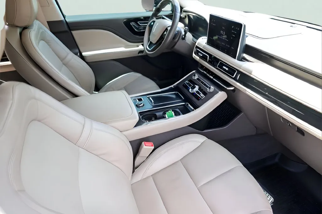 Lincoln Aviator photo 27