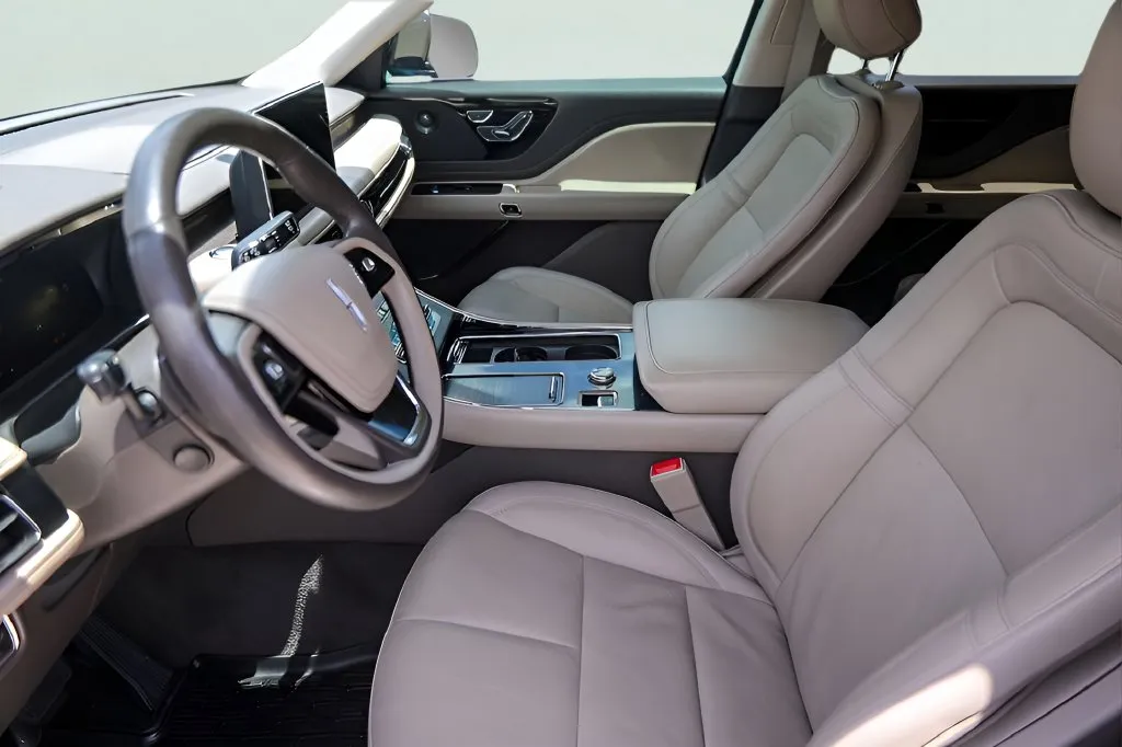 Lincoln Aviator photo 8