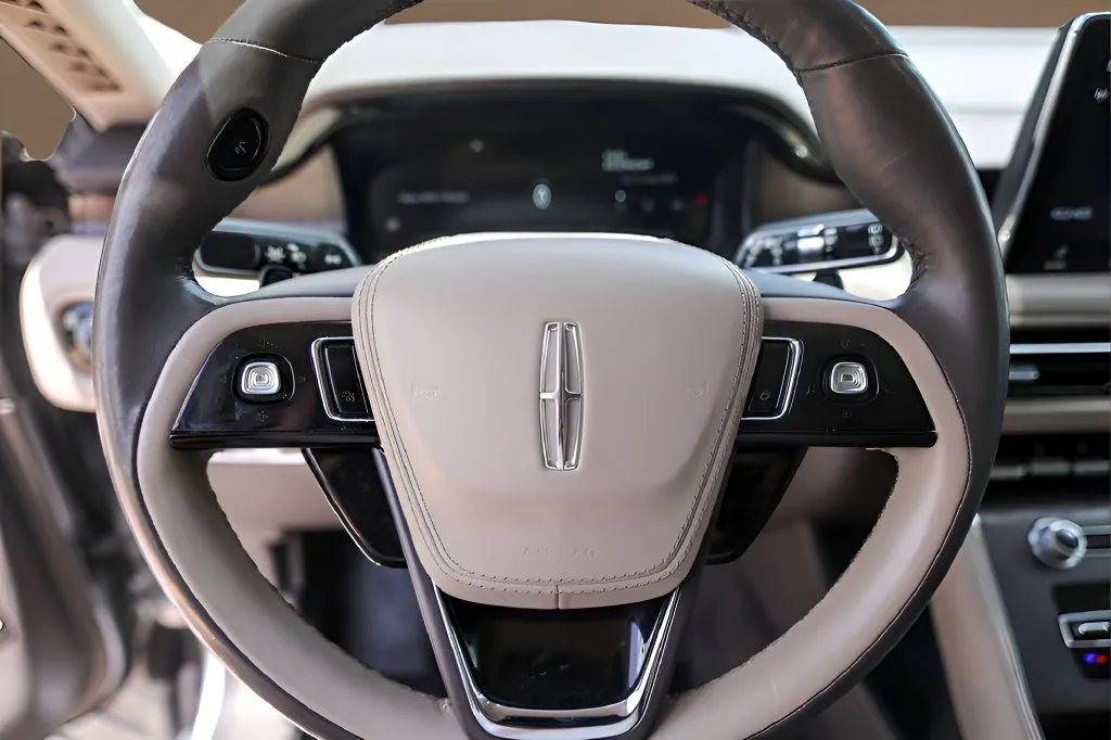 Lincoln Aviator photo 11