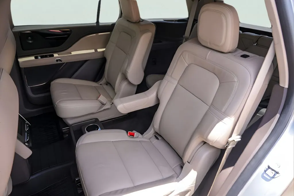 Lincoln Aviator photo 21