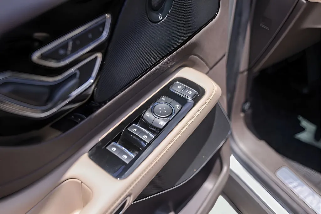 Lincoln Aviator photo 19