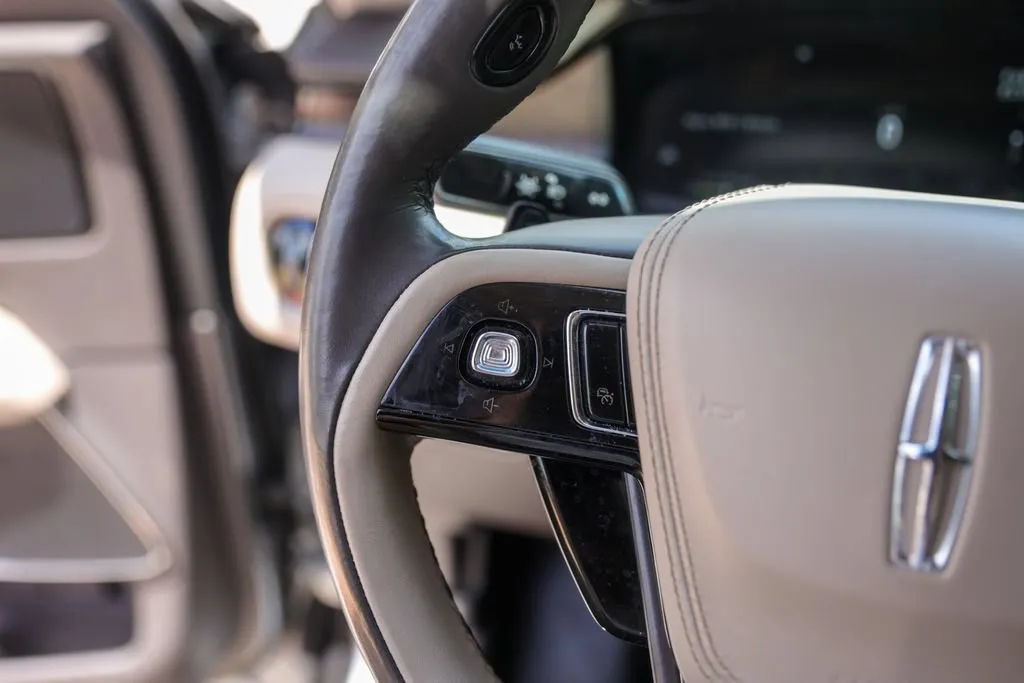 Lincoln Aviator photo 13