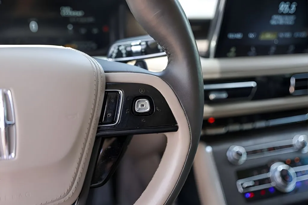 Lincoln Aviator photo 12