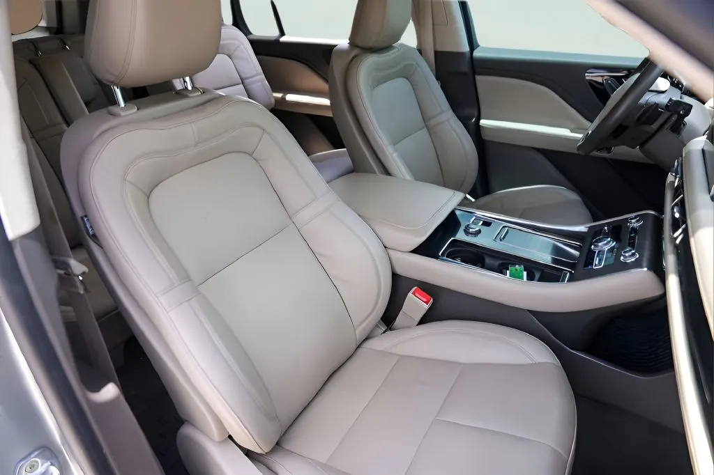 Lincoln Aviator photo 28