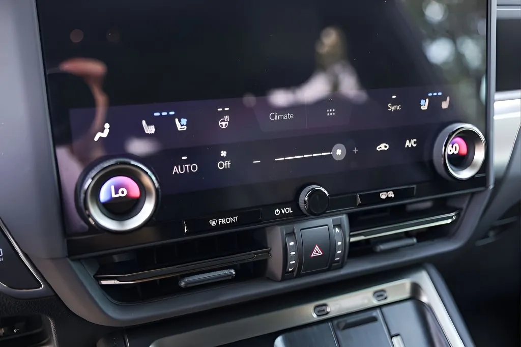 Lexus GX photo 17