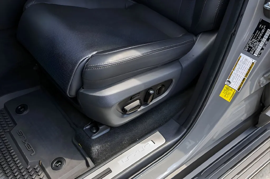 Lexus GX photo 8