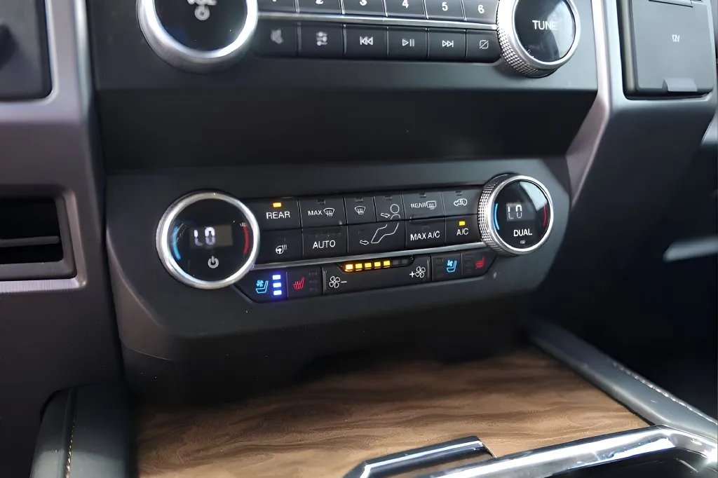Ford Expedition photo 18