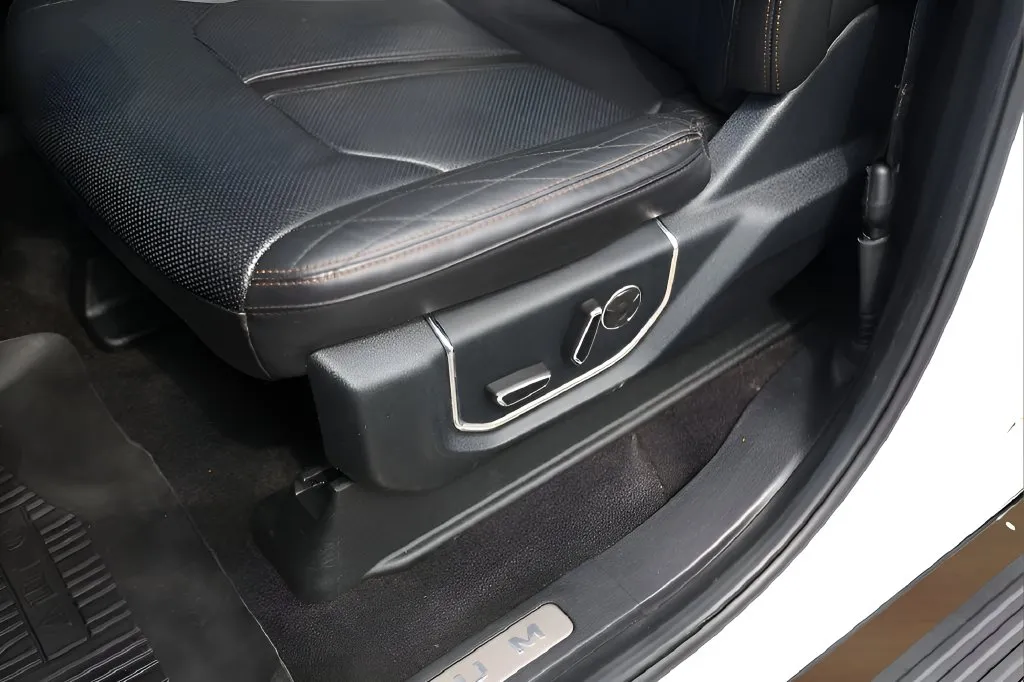 Ford Expedition photo 8