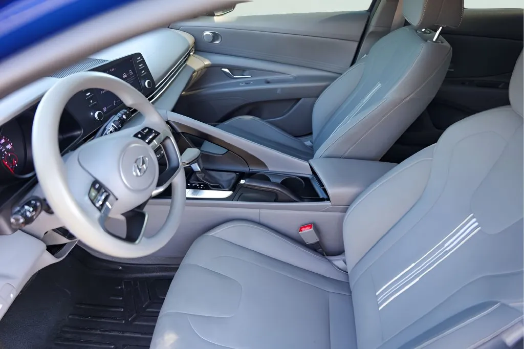 Hyundai Elantra photo 12