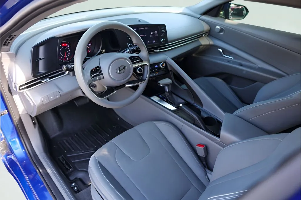 Hyundai Elantra photo 13
