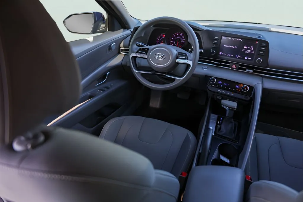 Hyundai Elantra photo 27