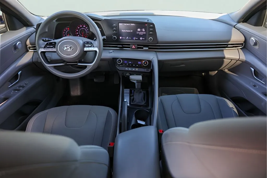 Hyundai Elantra photo 26