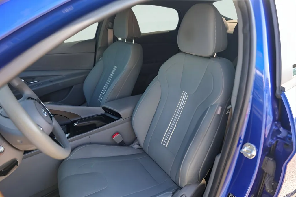 Hyundai Elantra photo 10