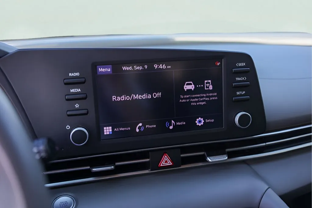 Hyundai Elantra photo 18