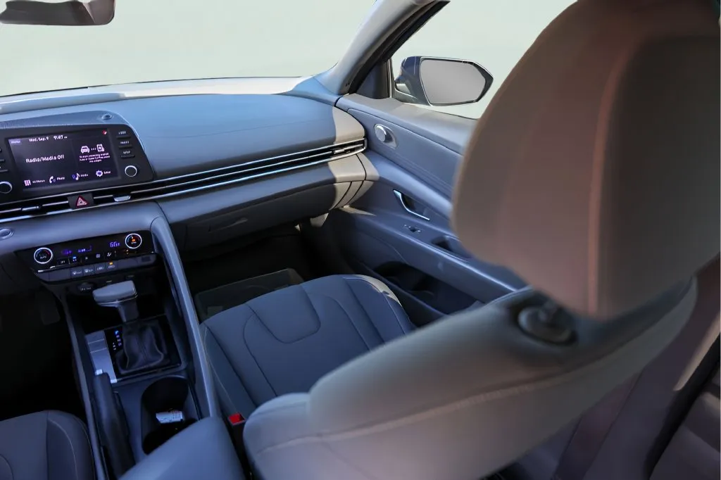 Hyundai Elantra photo 28