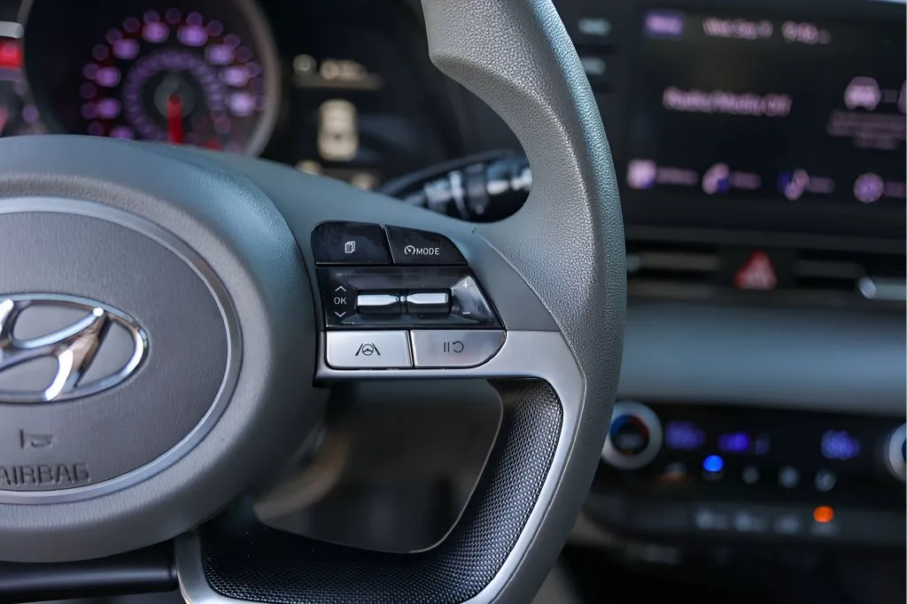 Hyundai Elantra photo 16