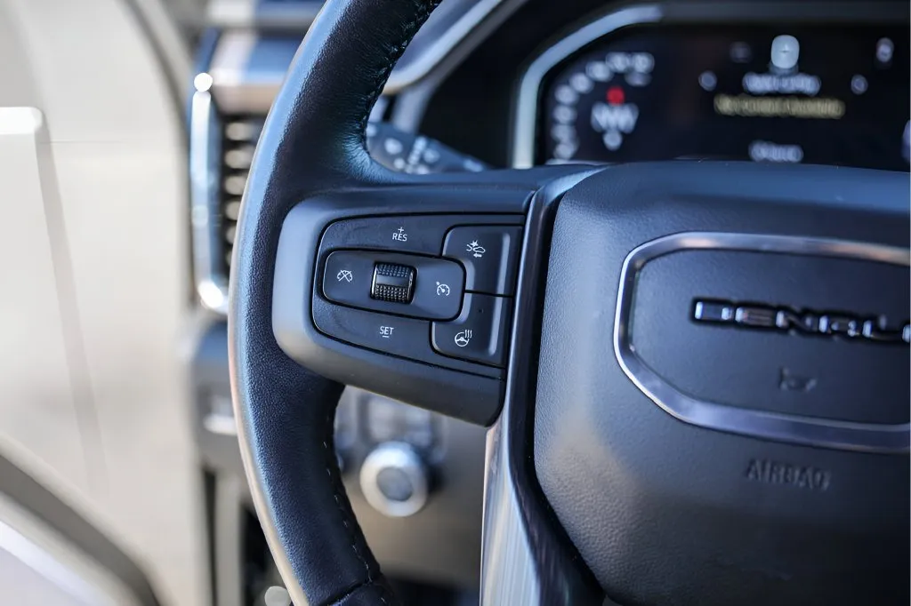 GMC Sierra photo 16