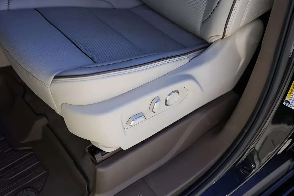 GMC Yukon XL photo 11