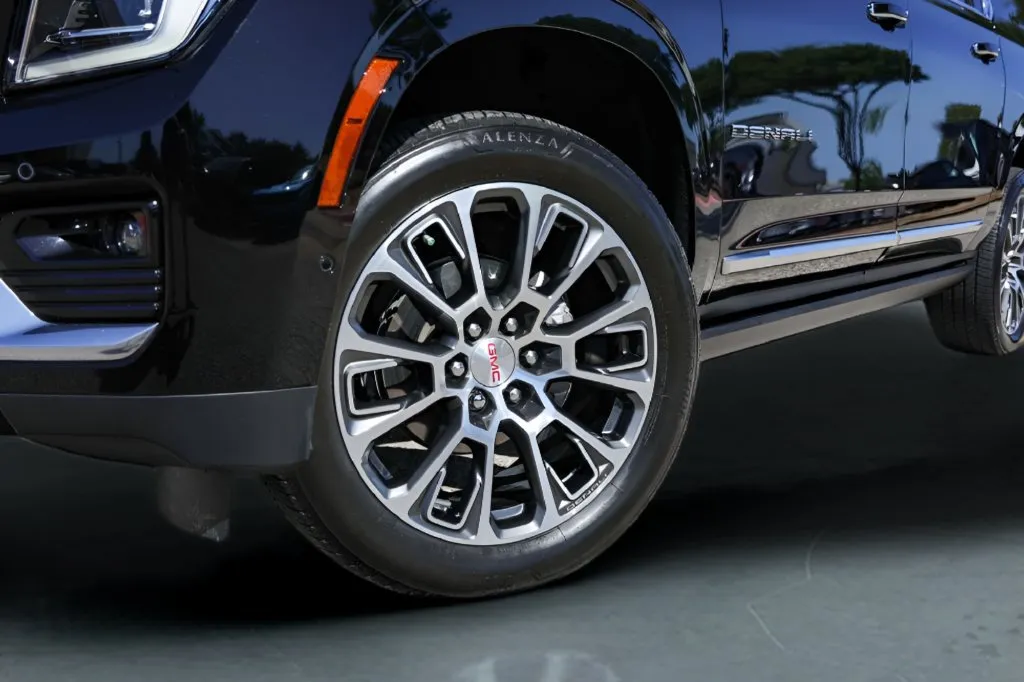 GMC Yukon XL photo 4