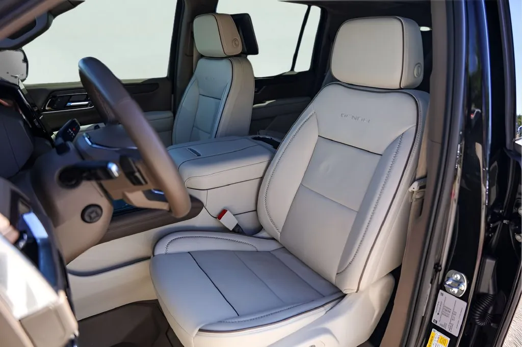GMC Yukon XL photo 10