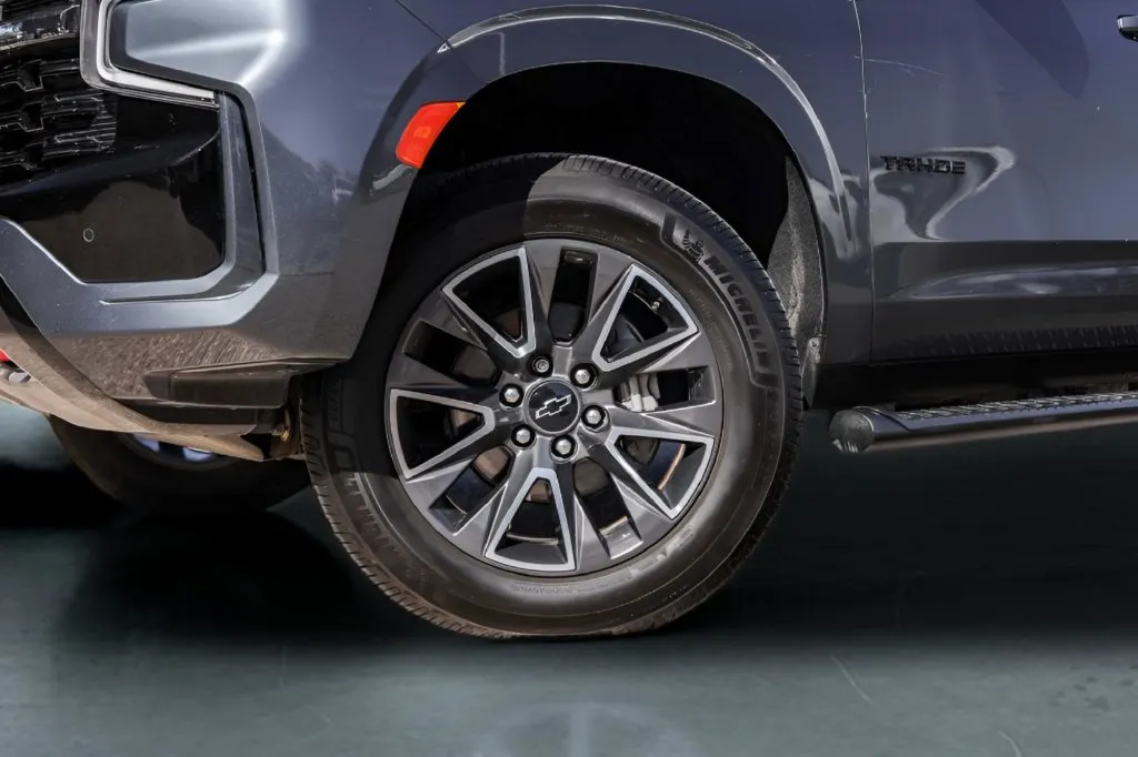 Chevrolet Tahoe photo 3