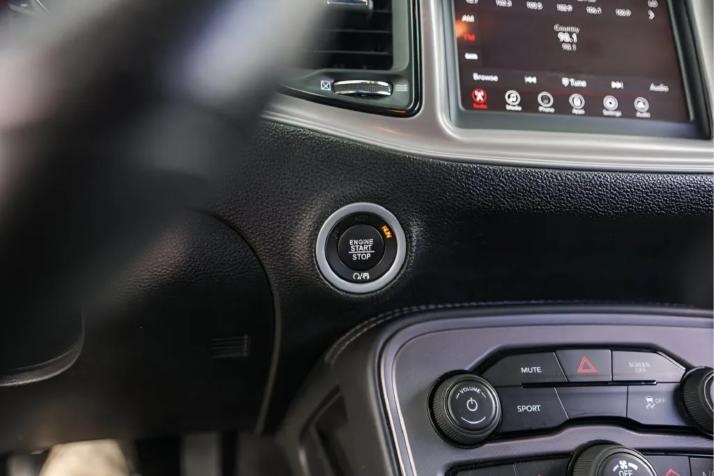 Dodge Challenger photo 21