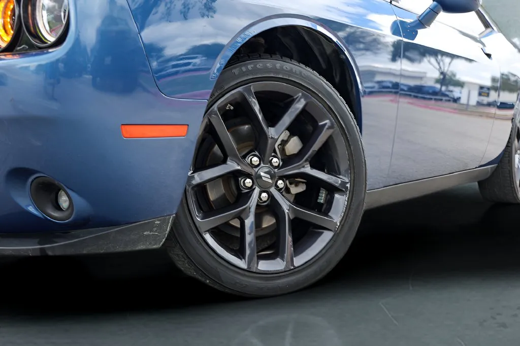 Dodge Challenger photo 3
