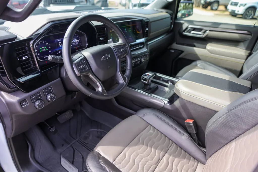 Chevrolet Silverado photo 12