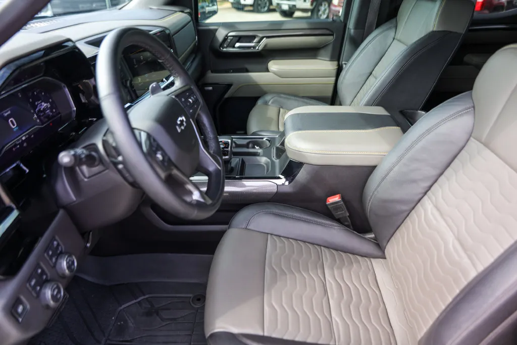 Chevrolet Silverado photo 11