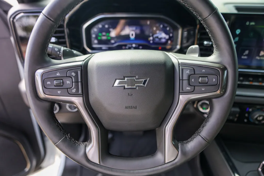 Chevrolet Silverado photo 14