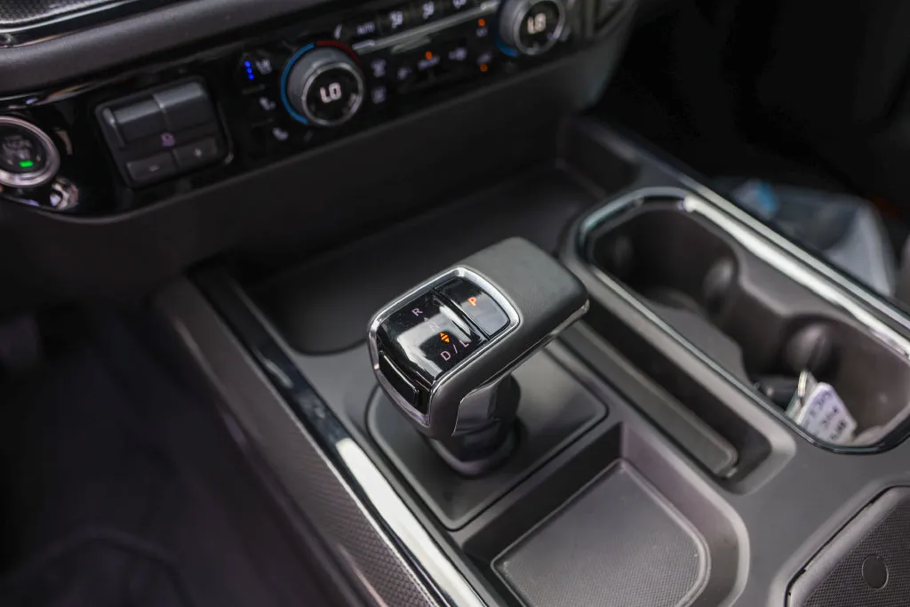 Chevrolet Silverado photo 22