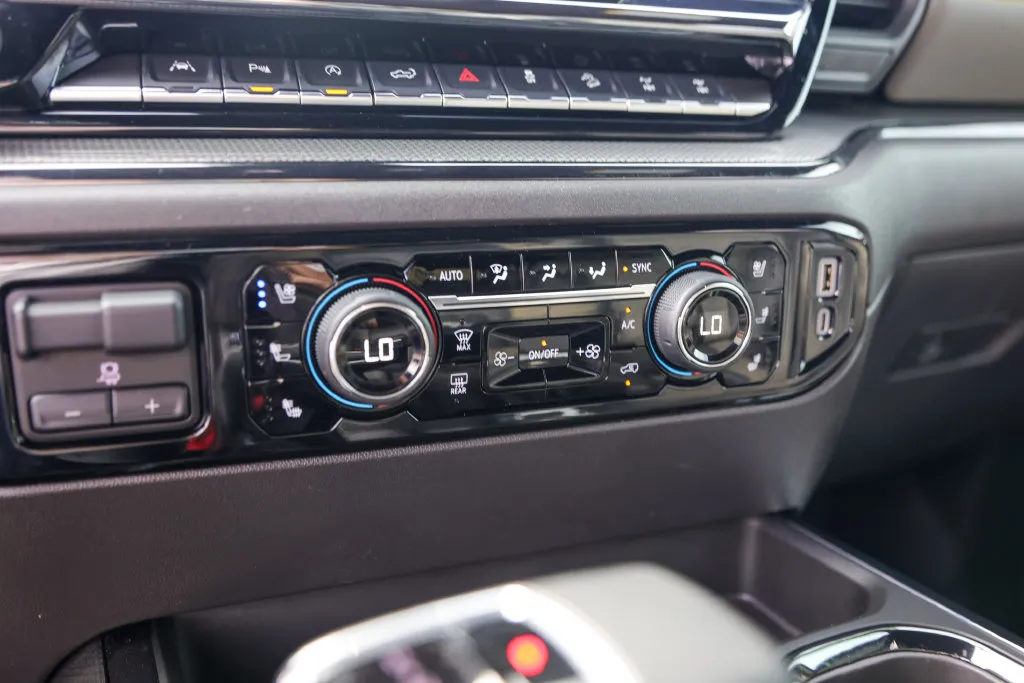 Chevrolet Silverado photo 21